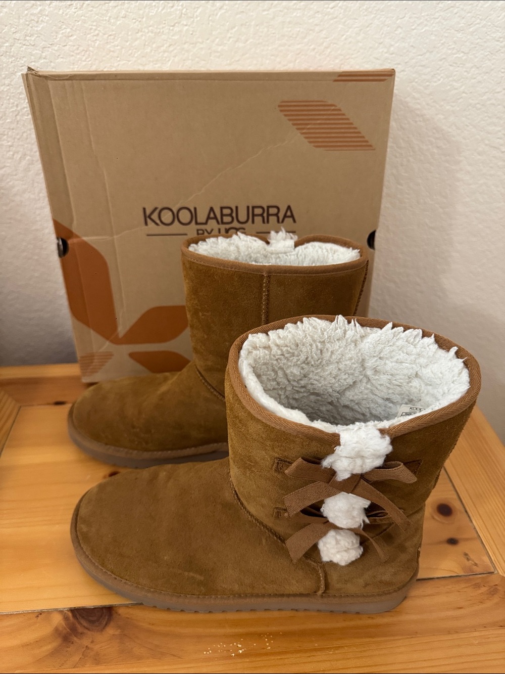 Koolaburra Women’s Suede Boots in Chestnut with White Lining